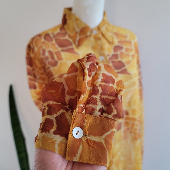 VTG Nicola Sheer Giraffe Print Blouse - Picture 6 of 12